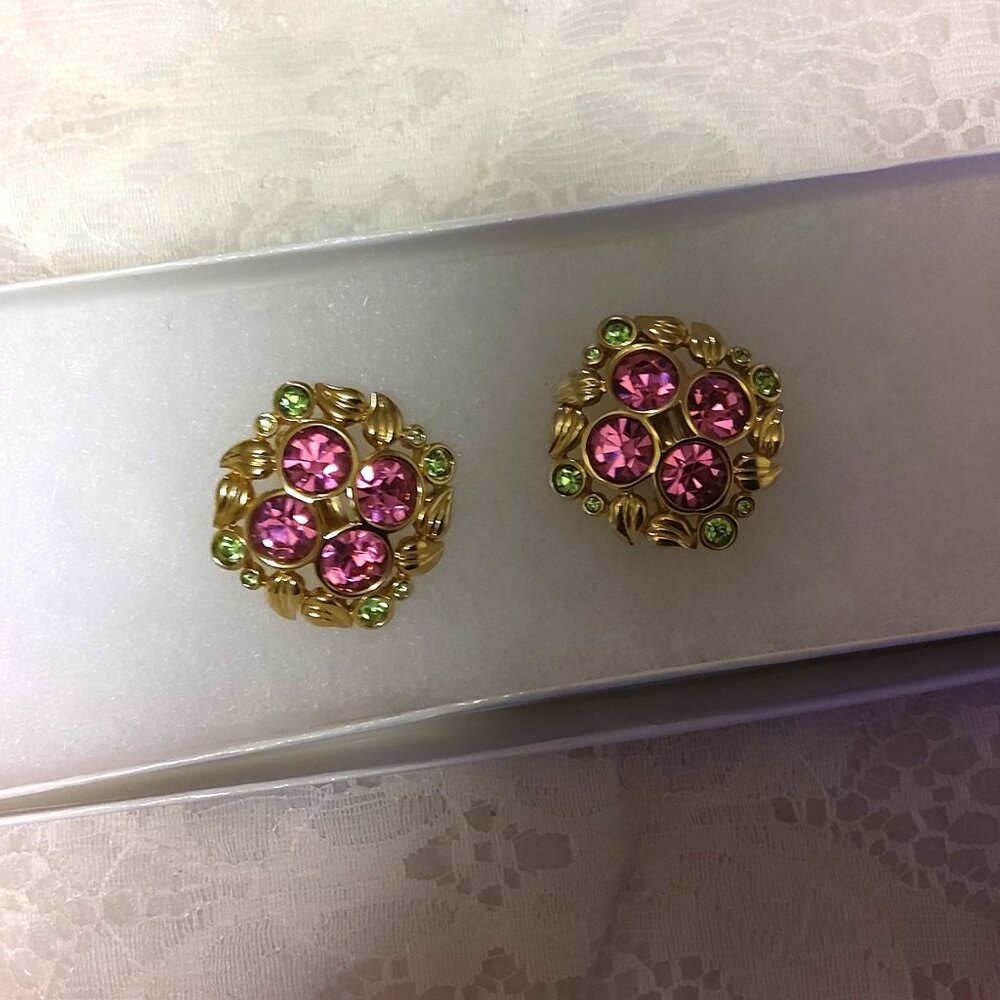 Vintage Pink & Green Crystal Gold Tone Earrings Non-Pierced Clip Earrings - Picture 11 of 11